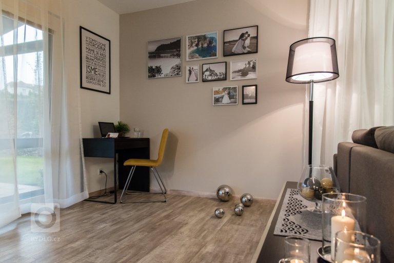 add picture to album