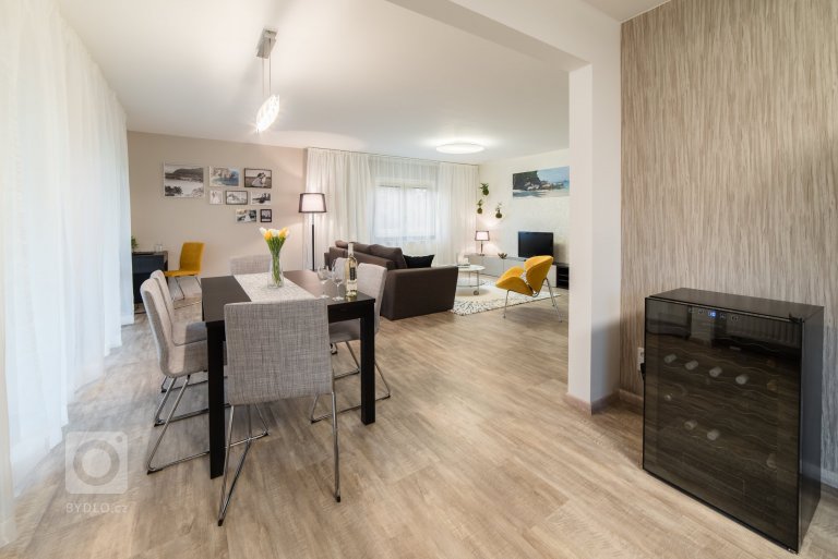 add picture to album