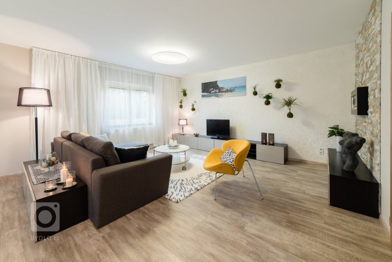 add picture to album