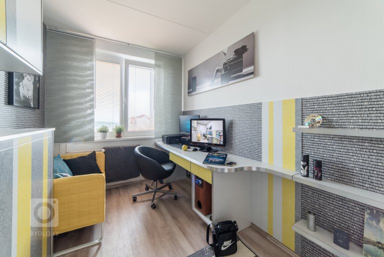 add picture to album