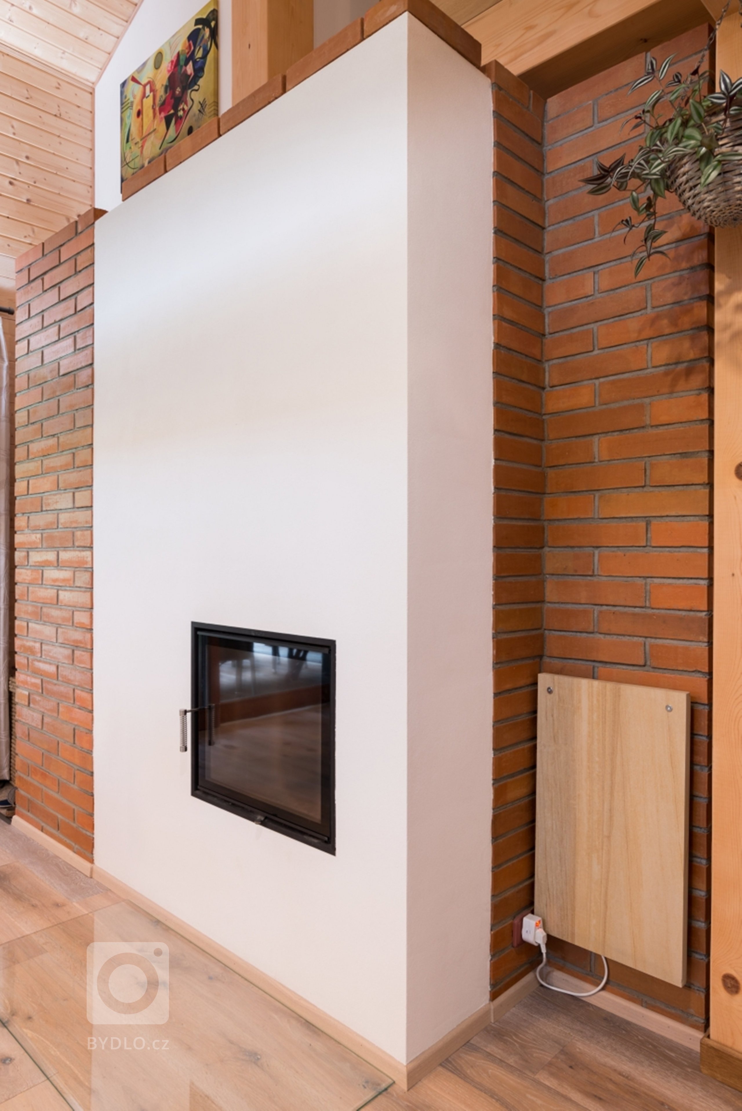 Tato netradiční roubenka ze smrkových vysušených hranolů se nachází ve vesnické zástavbě a poskytuje svým majitelům krásný a zdravý&nbsp;domov. Velmi přijemné…