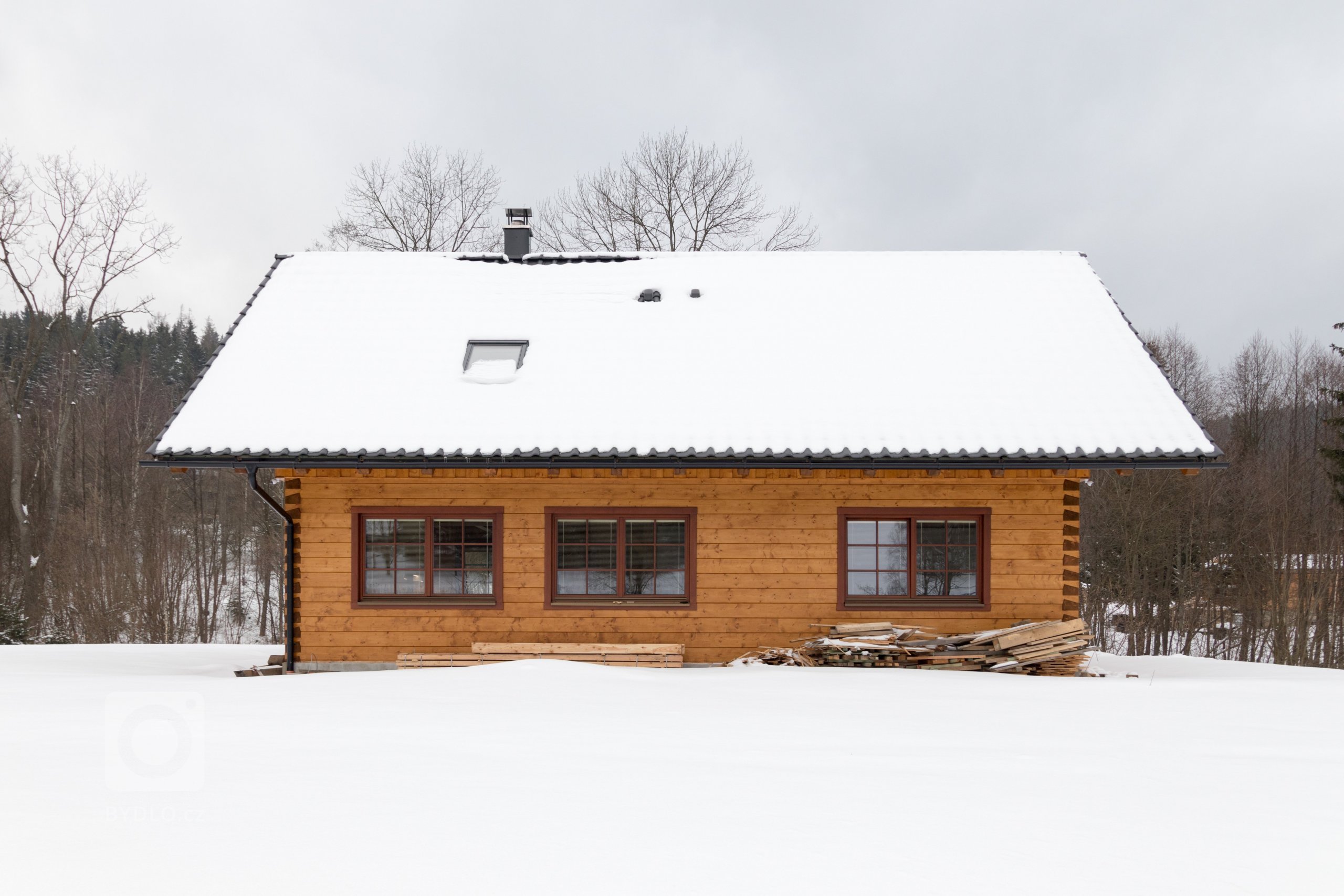 Tuto roubenku jsem postavili v roce 2016 ze smrkových vysušených profilů BSH pro mladou dvojici. Svými tepelně-izolačními&nbsp;vlastnostmi splňuje požadavky…