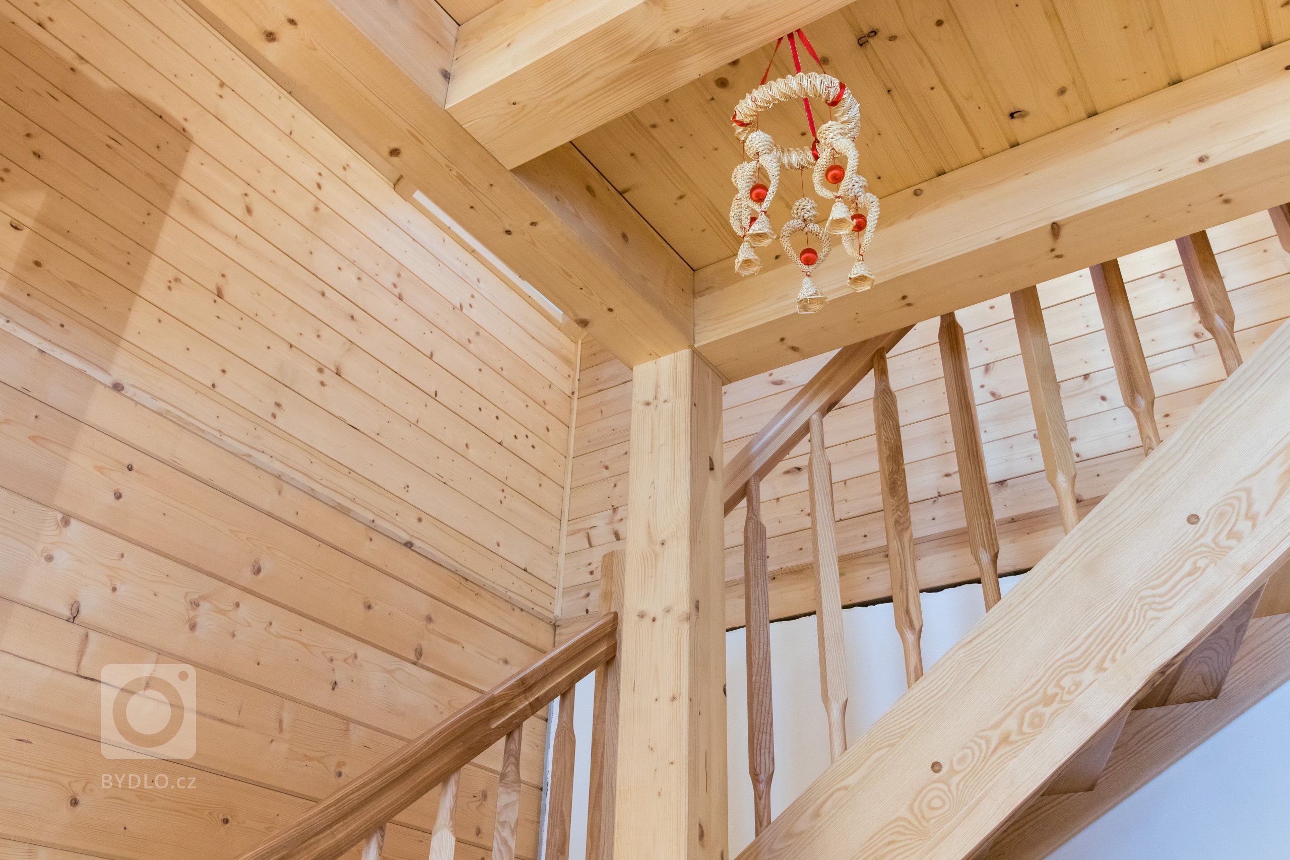 Tuto roubenku jsem postavili v roce 2016 ze smrkových vysušených profilů BSH pro mladou dvojici. Svými tepelně-izolačními&nbsp;vlastnostmi splňuje požadavky…