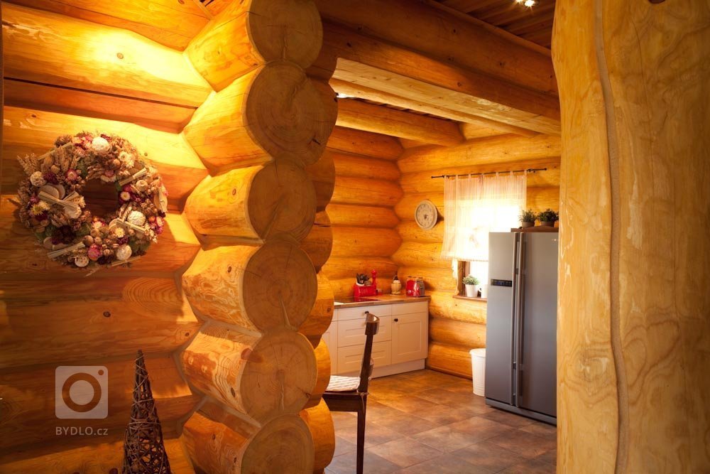 Přestože jsou za tradiční šumavské domy považovány roubenky, zavítali jsme právě sem, abychom na vlastní oči zhlédli další vydařenou realizaci srubu.…