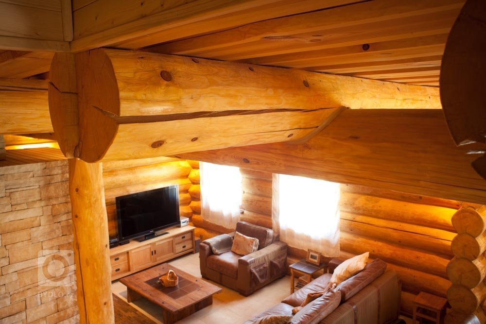 Přestože jsou za tradiční šumavské domy považovány roubenky, zavítali jsme právě sem, abychom na vlastní oči zhlédli další vydařenou realizaci srubu.…