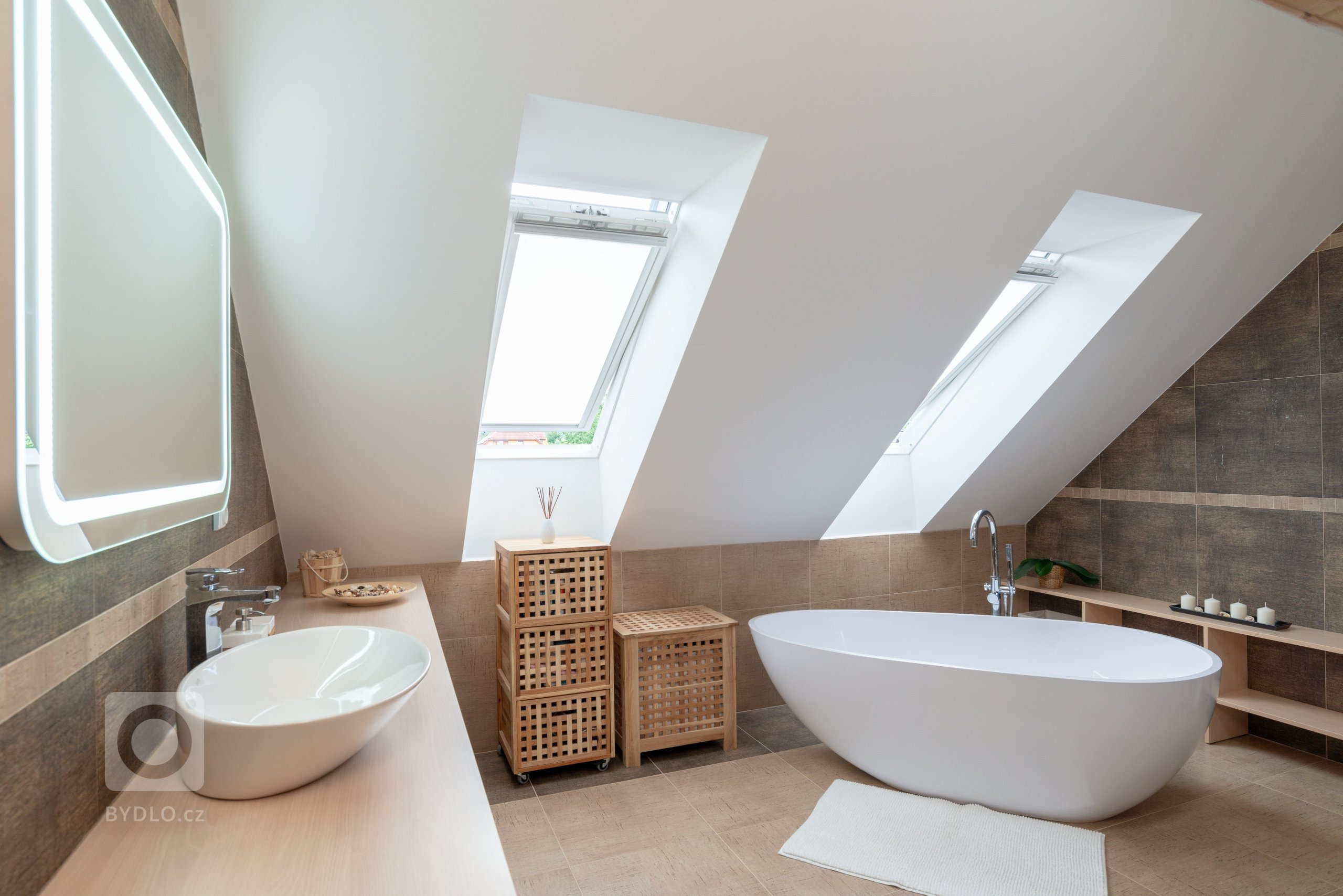 Tato roubenka slouží čtyřčlenné rodině k&nbsp;trvalému&nbsp; bydlení. Máte-li rádi přírodu, přírodní materiály,&nbsp;určitý nádech nostalgie &ndash; pak…