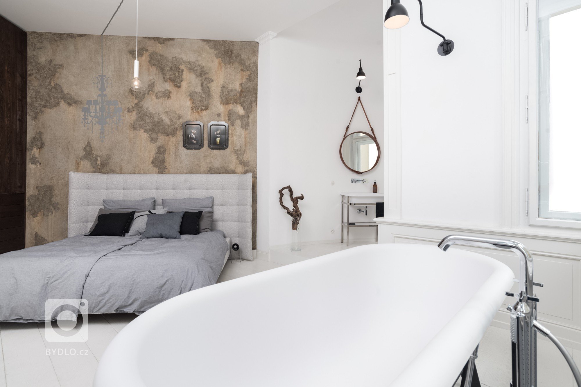 Rekonstrukce bytu v secesním domě

Design: OOOOX| Ing. Arch. Radka Valová, Ing. Arch. Magda Palečková


Dispozice &ndash; původní velkorysý byt za dob…