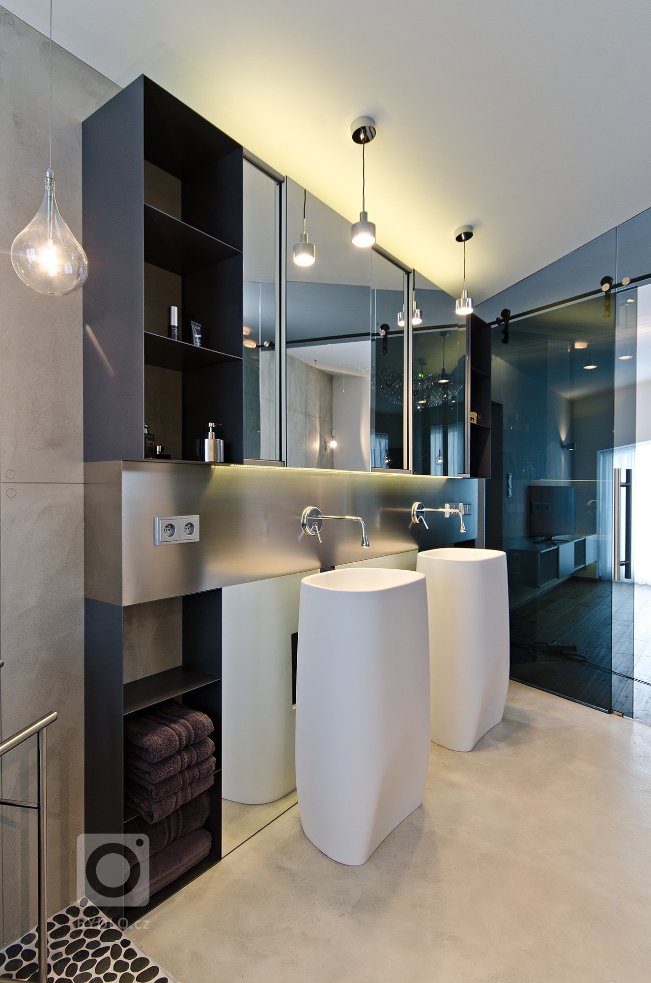 Interiér novostavby rodinného domu

Design: OOOOX| Ing. Arch. Radka Valová, Ing. Arch. Pavla Doležalová


Dispozice &ndash; dispozici jsme proti původnímu…