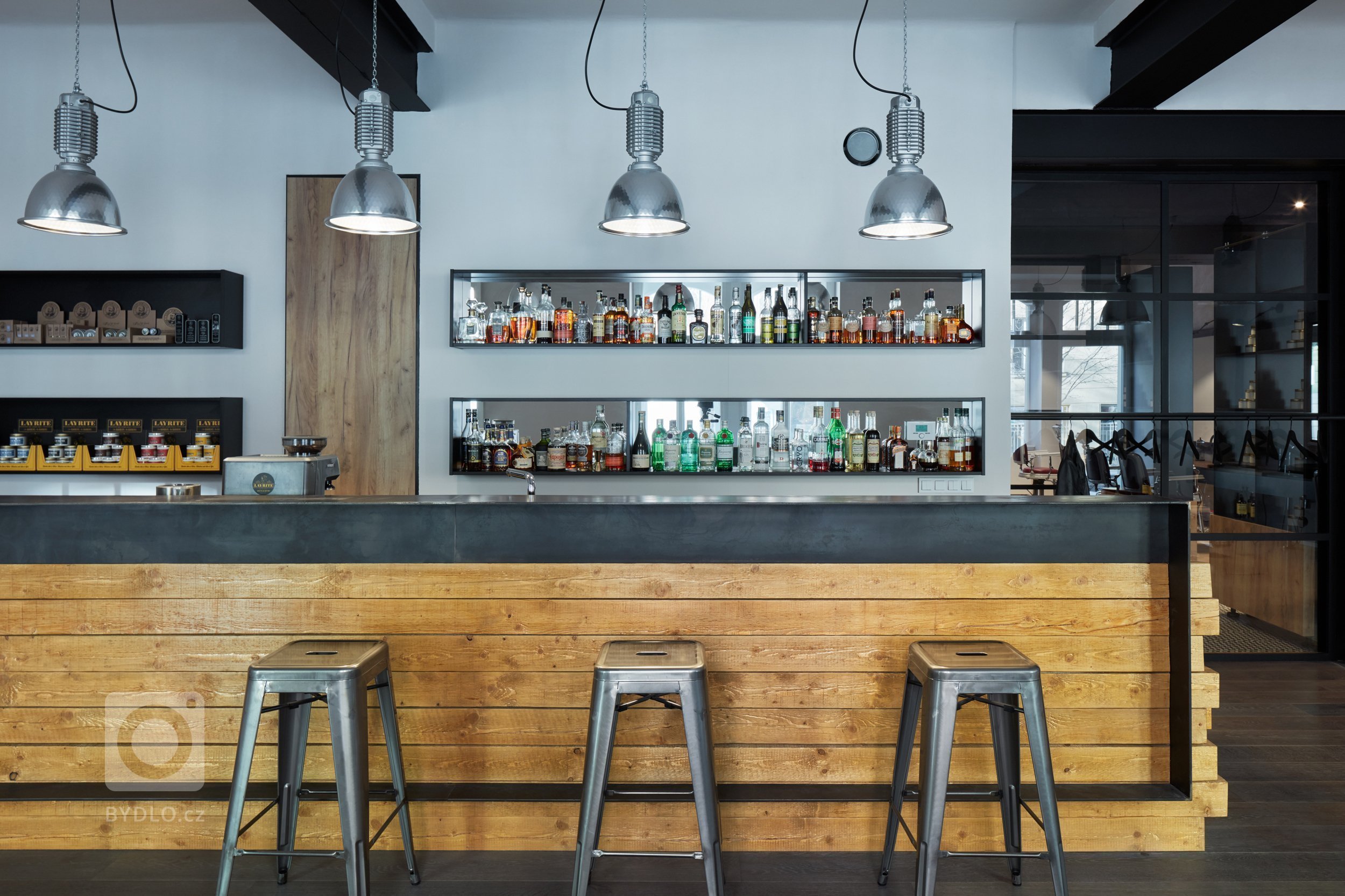 Interiér holičství

cílem bylo vytvořit pánský interiér, a to jak barevností, tak materiály. Ve stávajícím prostoru již byly provedeny statické úpravy a…