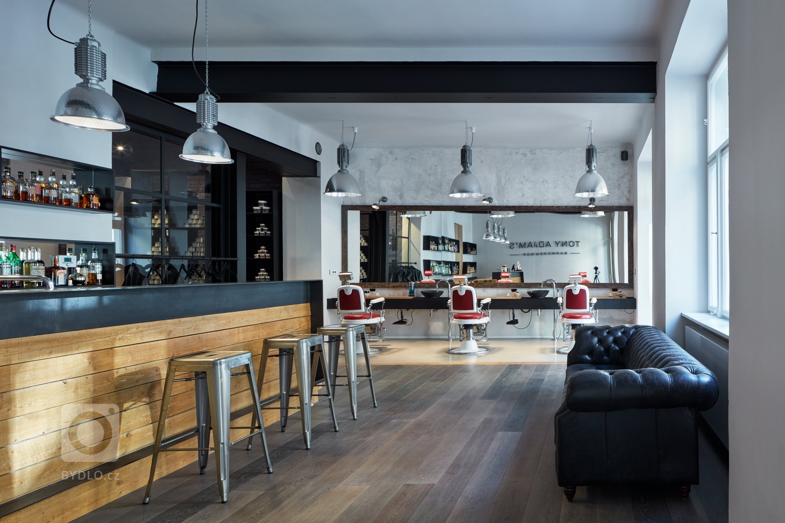 Interiér holičství

cílem bylo vytvořit pánský interiér, a to jak barevností, tak materiály. Ve stávajícím prostoru již byly provedeny statické úpravy a…