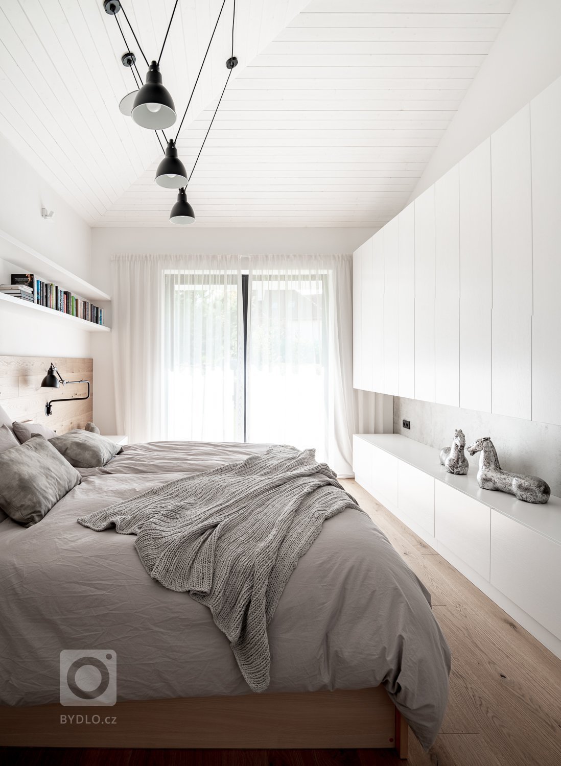 Ložnice byla původní, pouze jsme je doladili pomocí doplňků a drobných úprav. 