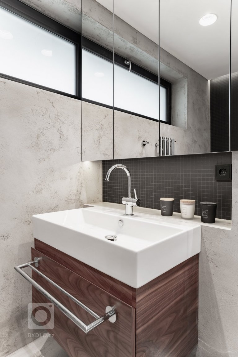 add picture to album