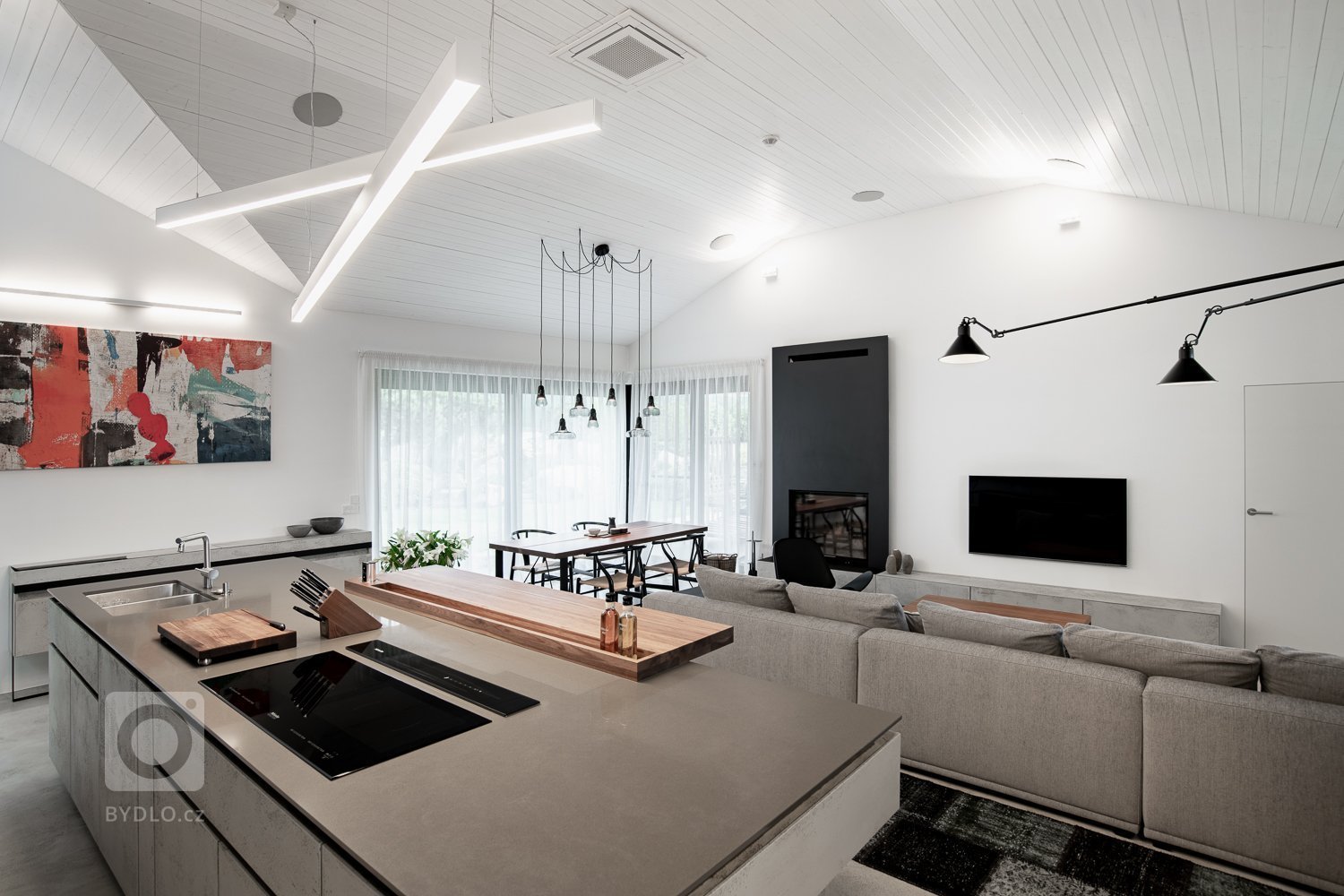 Povrchová úprava kuchyňské linky je betonová stěrka od Němce. 