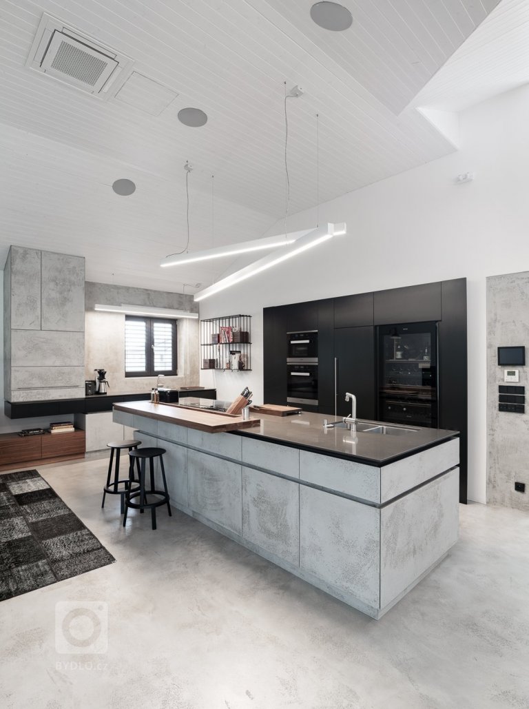 add picture to album