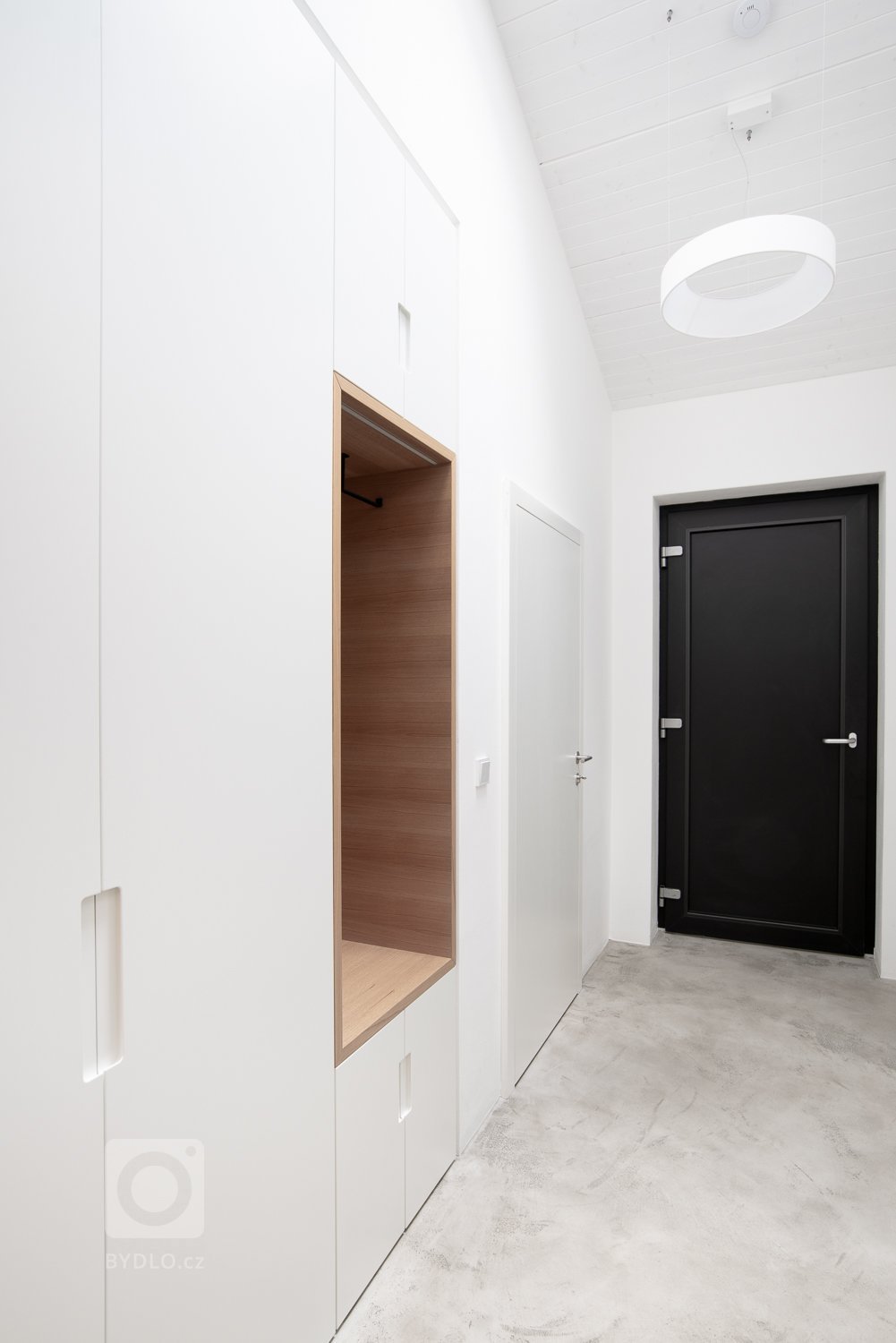 Šatna byla původní, pouze jsme je doladili pomocí doplňků a drobných úprav. 