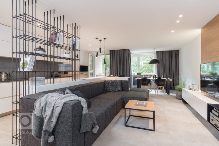 add picture to album