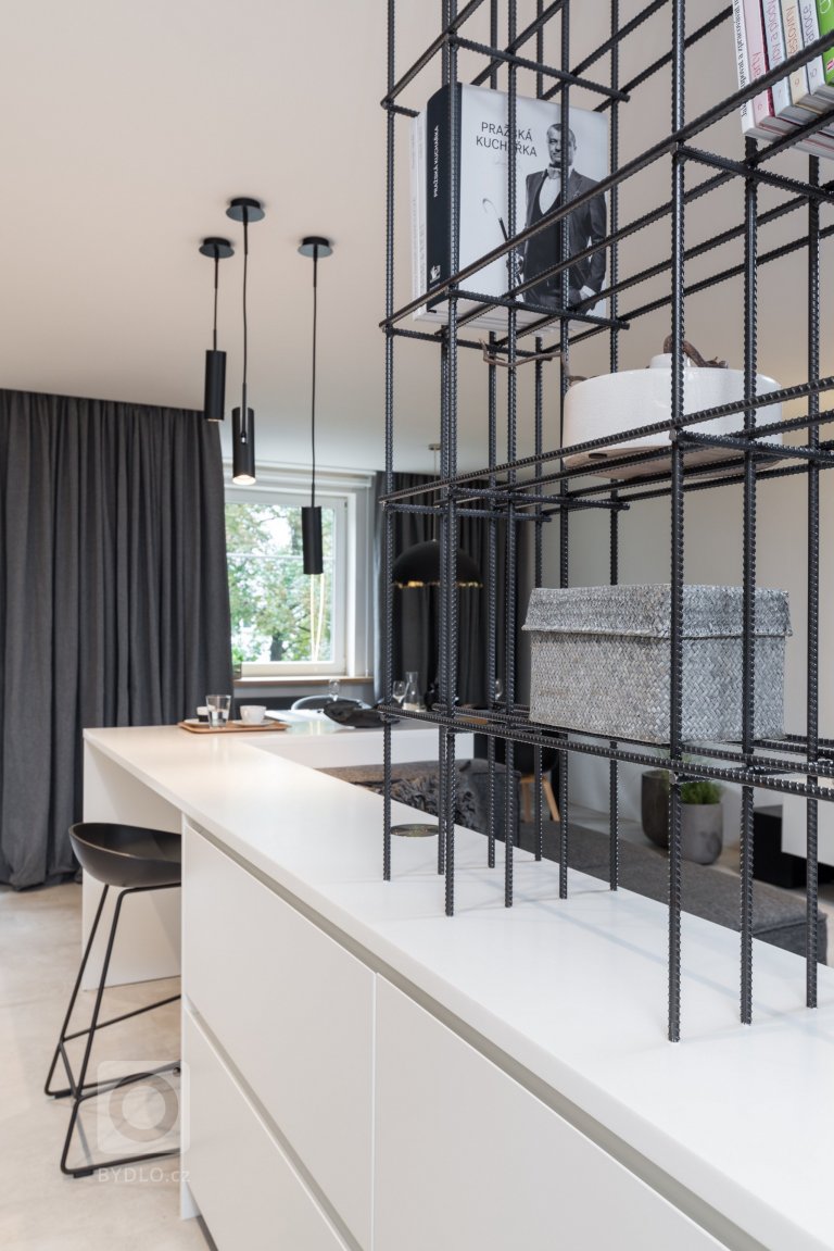 add picture to album