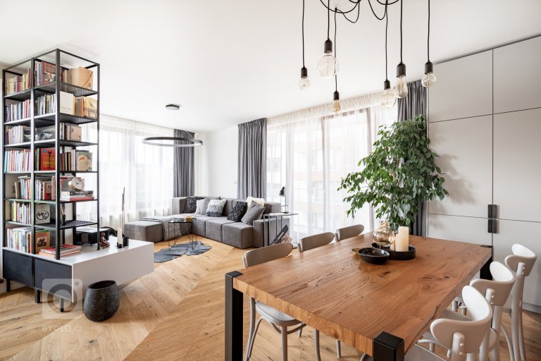 add picture to album