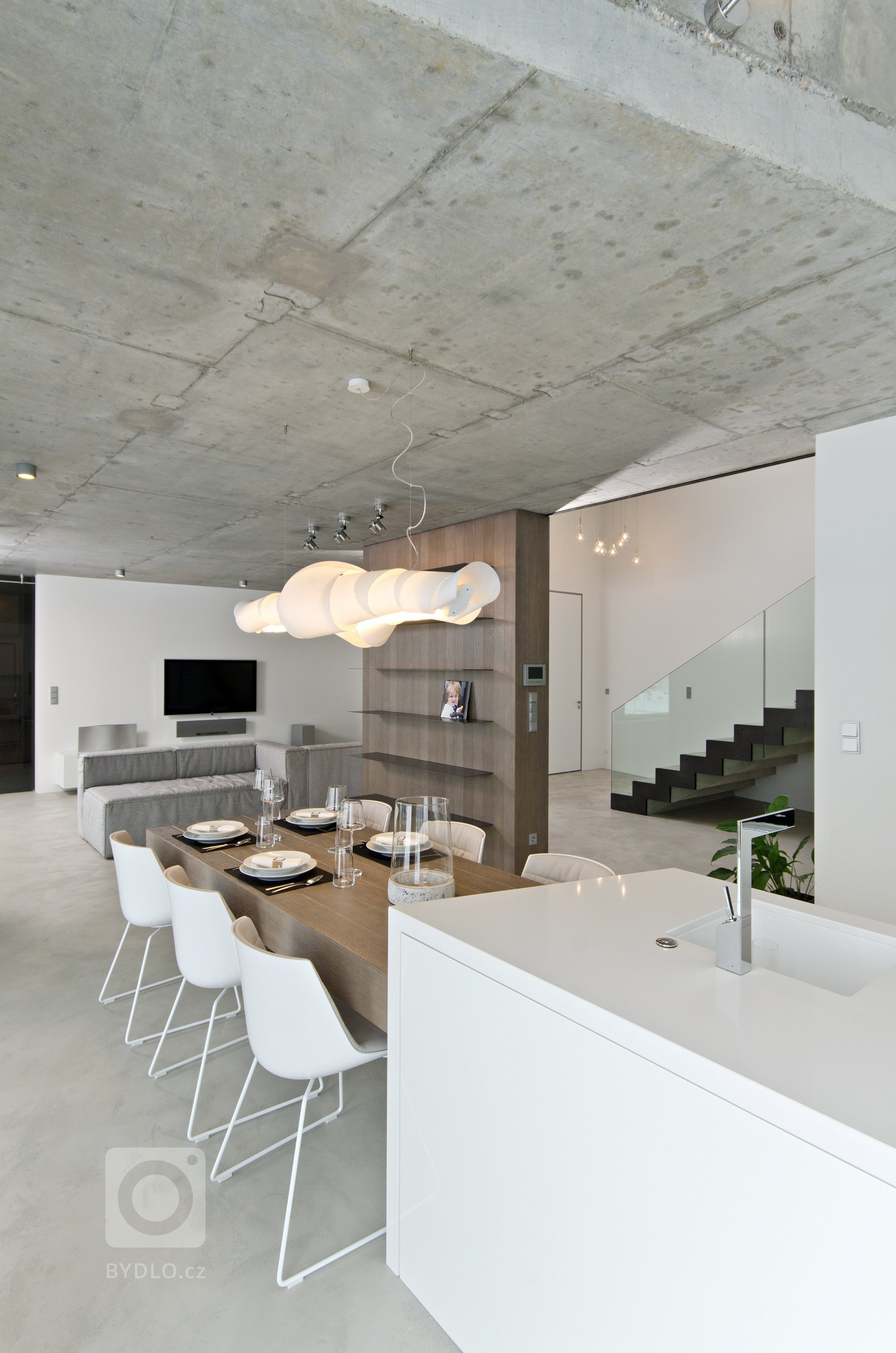 Interiér novostavby rodinného domu

Design: OOOOX| Ing. Arch. Radka Valová, Ing. Arch. Pavla Doležalová


Dispozice &ndash; dispozici jsme proti původnímu…