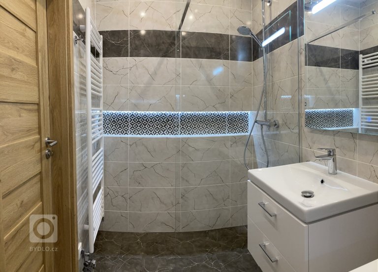 add picture to album