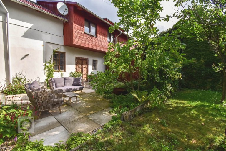 add picture to album