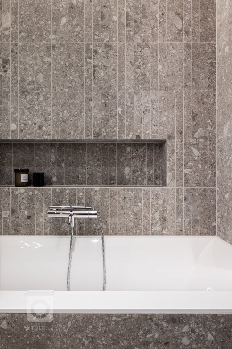 add picture to album