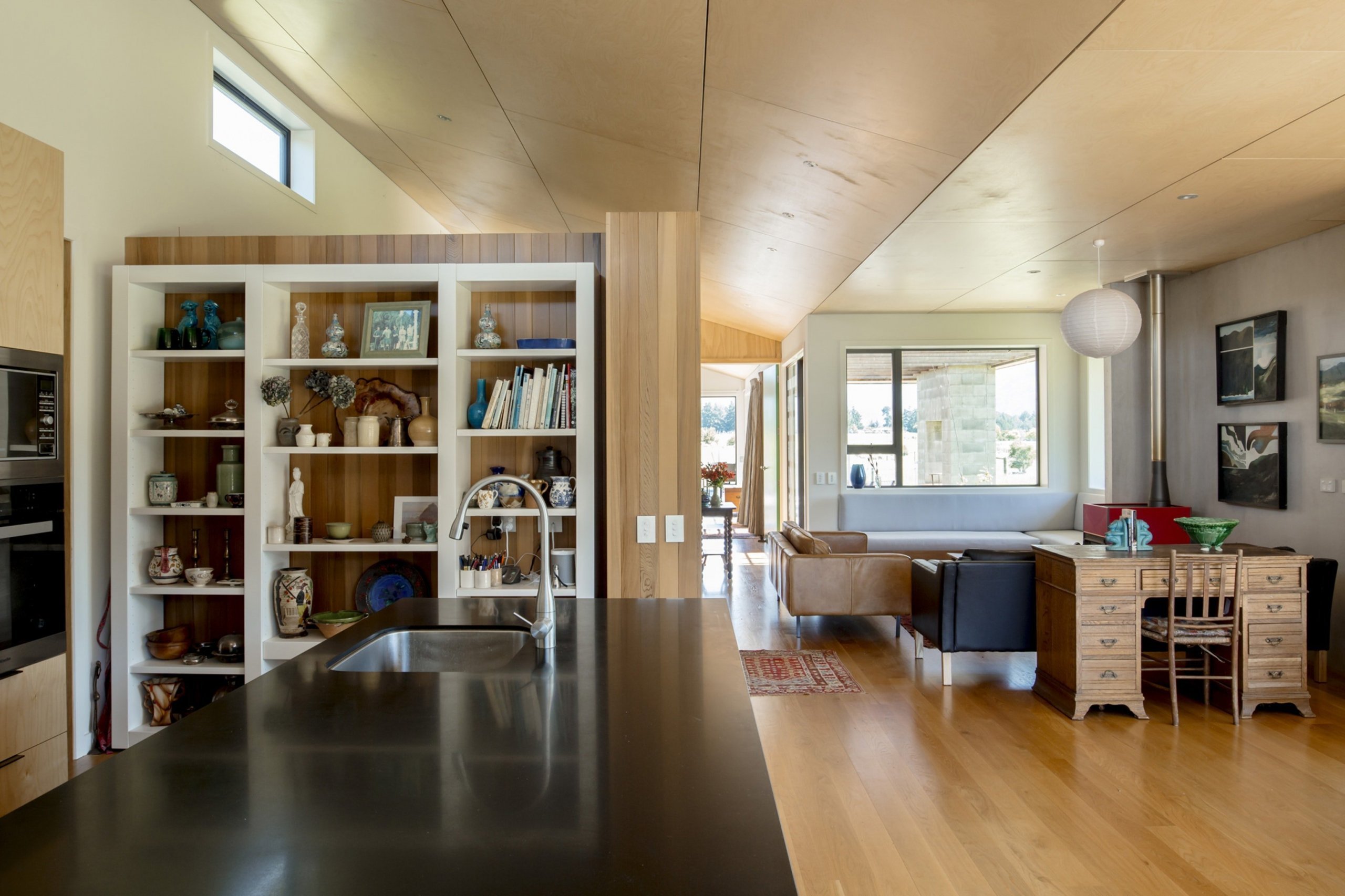 Dům z „kontejneru“ ovinutý verandami