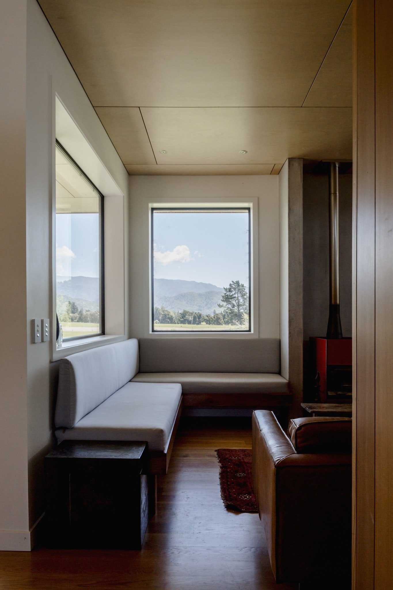 Dům z „kontejneru“ ovinutý verandami