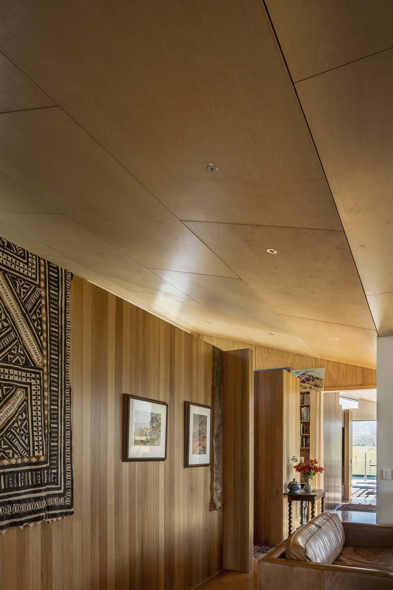 Dům z „kontejneru“ ovinutý verandami