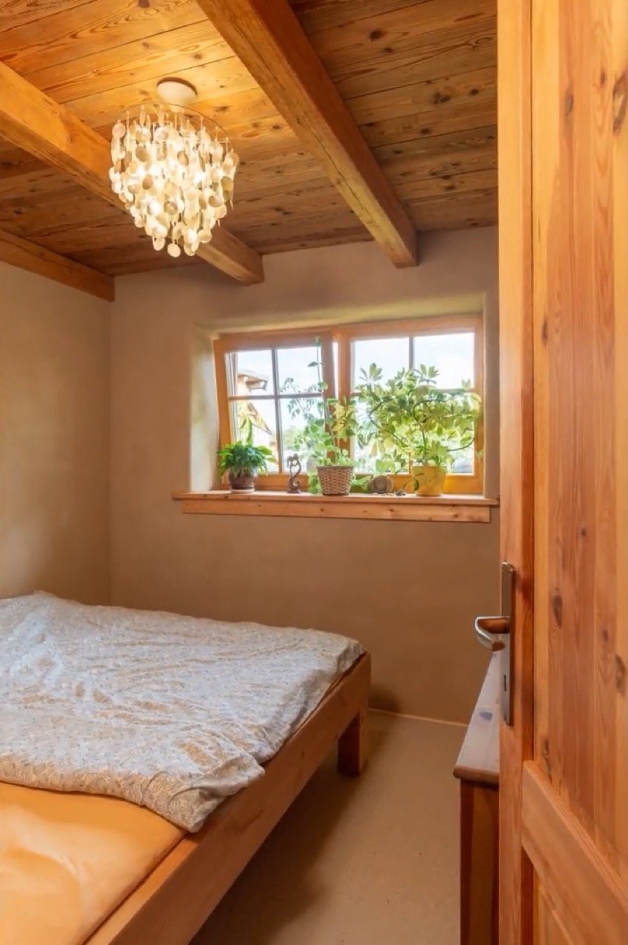 Energeticky soběstačná dřevostavba postavená svépomocí