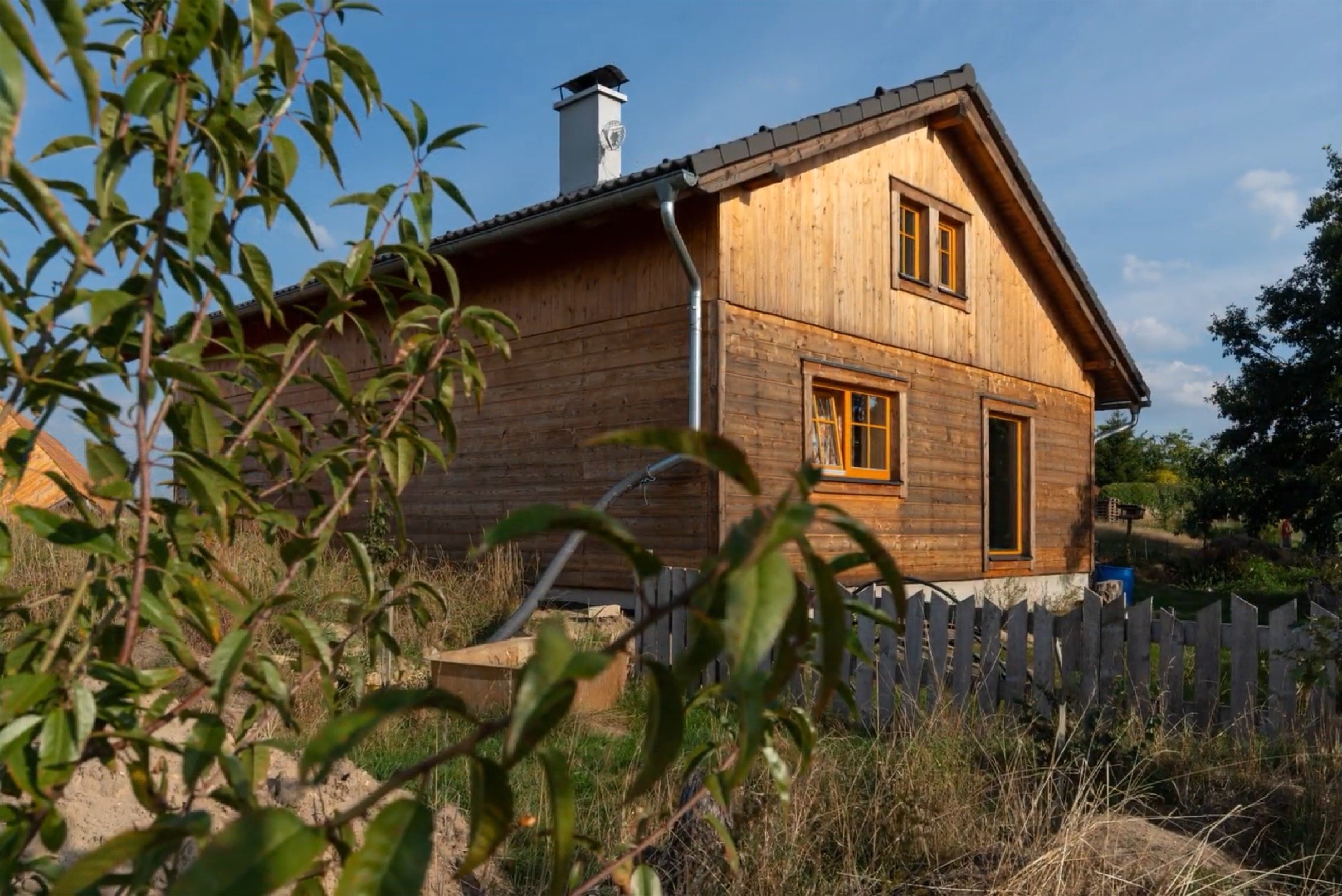 Energeticky soběstačná dřevostavba postavená svépomocí