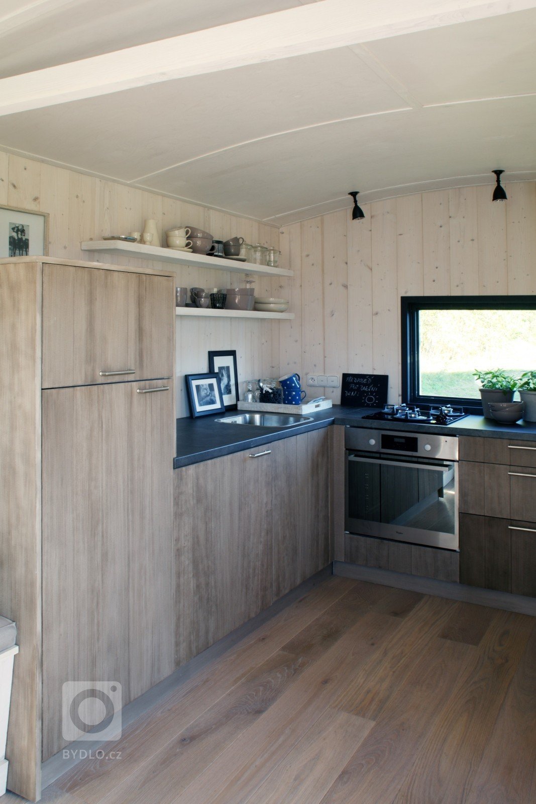 Ideální víkendové bydlení? Útulná maringotka na Šumavě