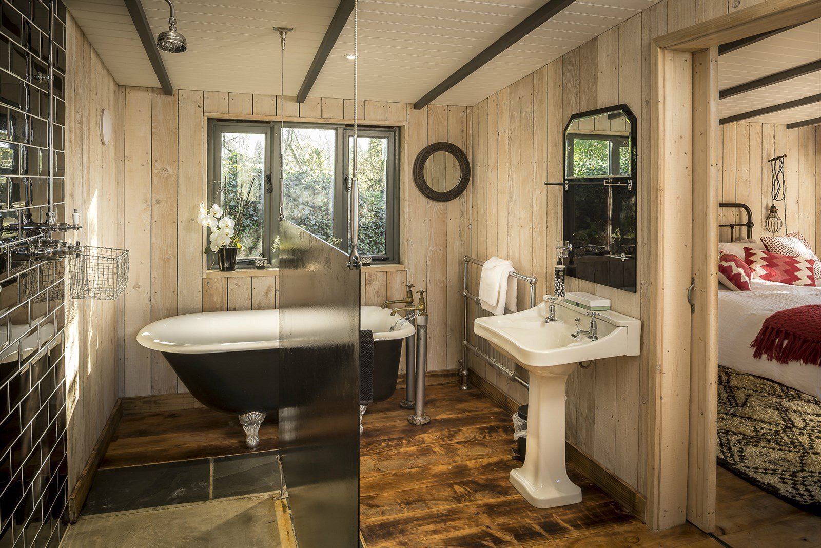 Přestavěná maringotka s verandou i terasou