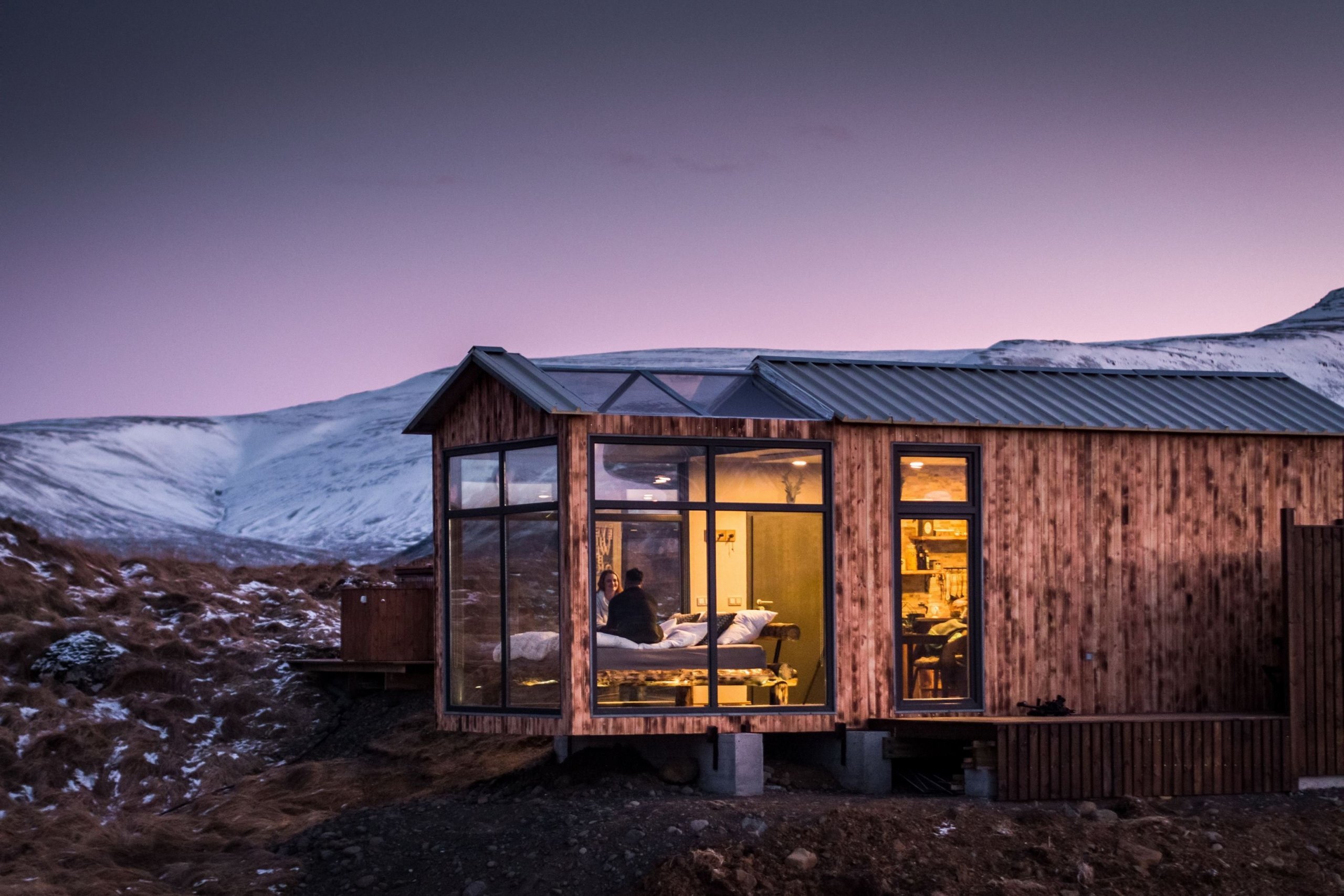 Prosklená chata na Islandu pro milovníky polární záře