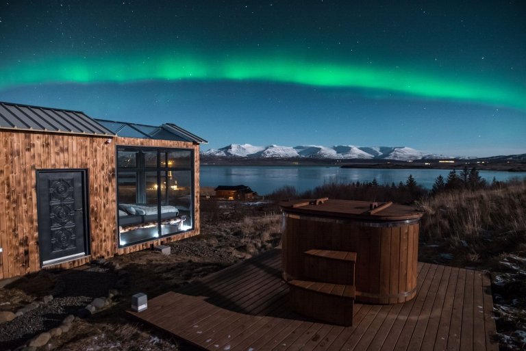 Prosklená chata na Islandu pro milovníky polární záře