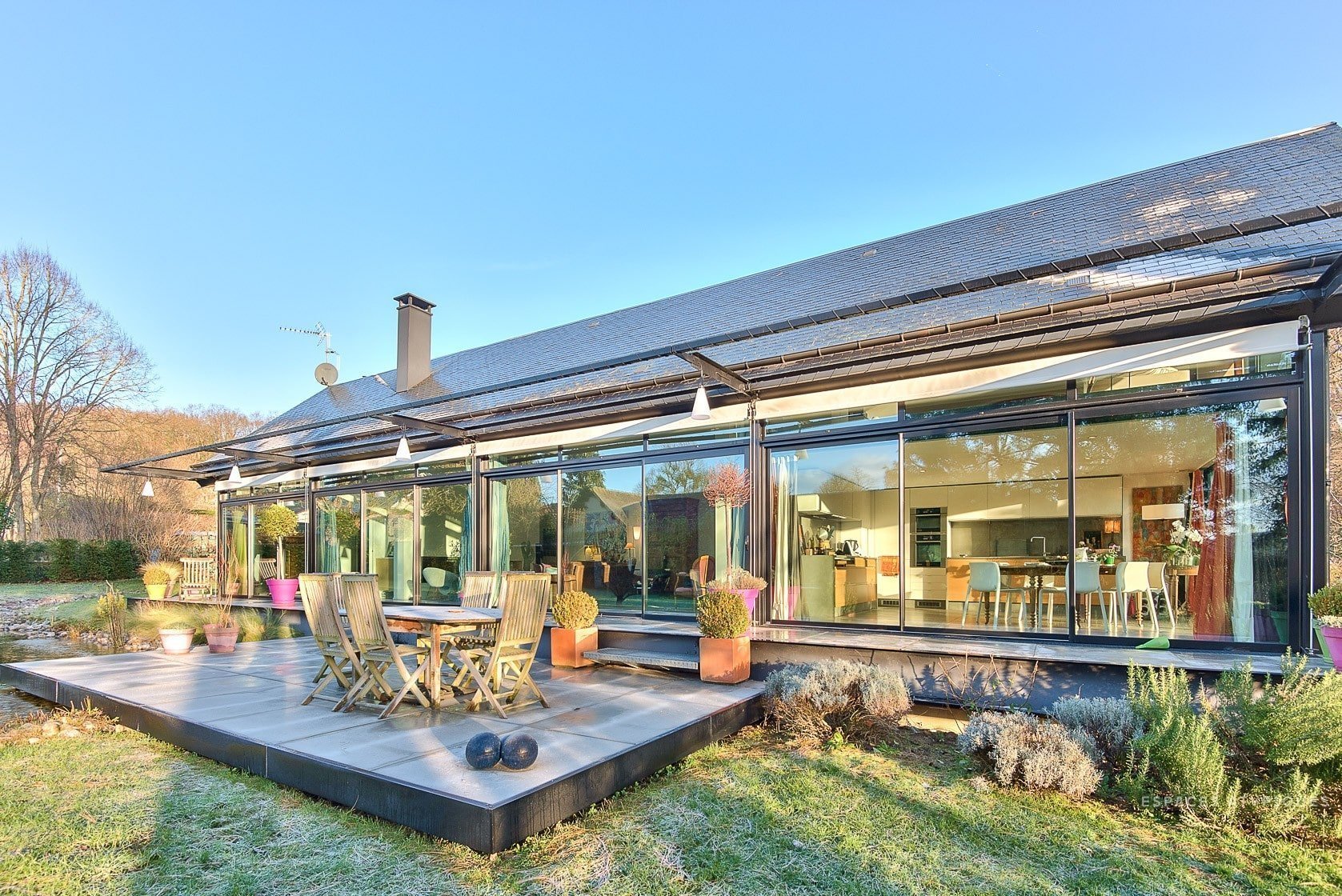 Prosklený dům s biotopem