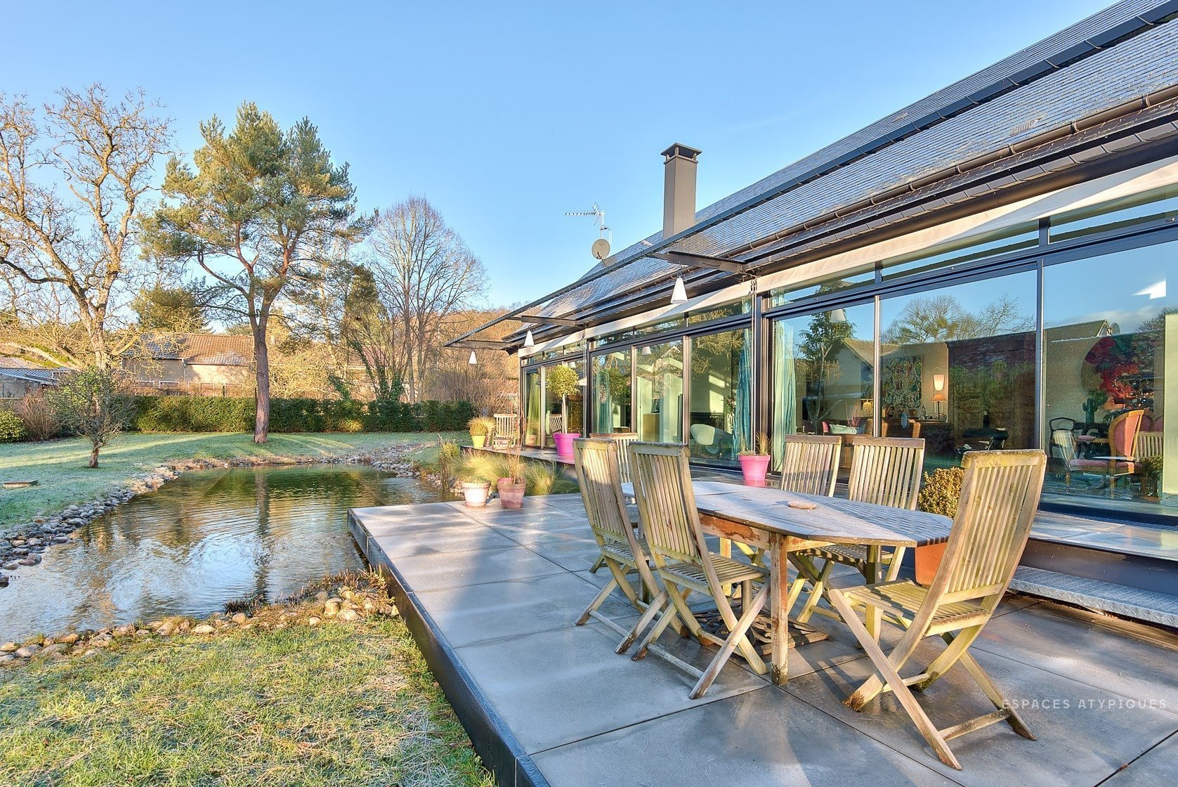 Prosklený dům s biotopem