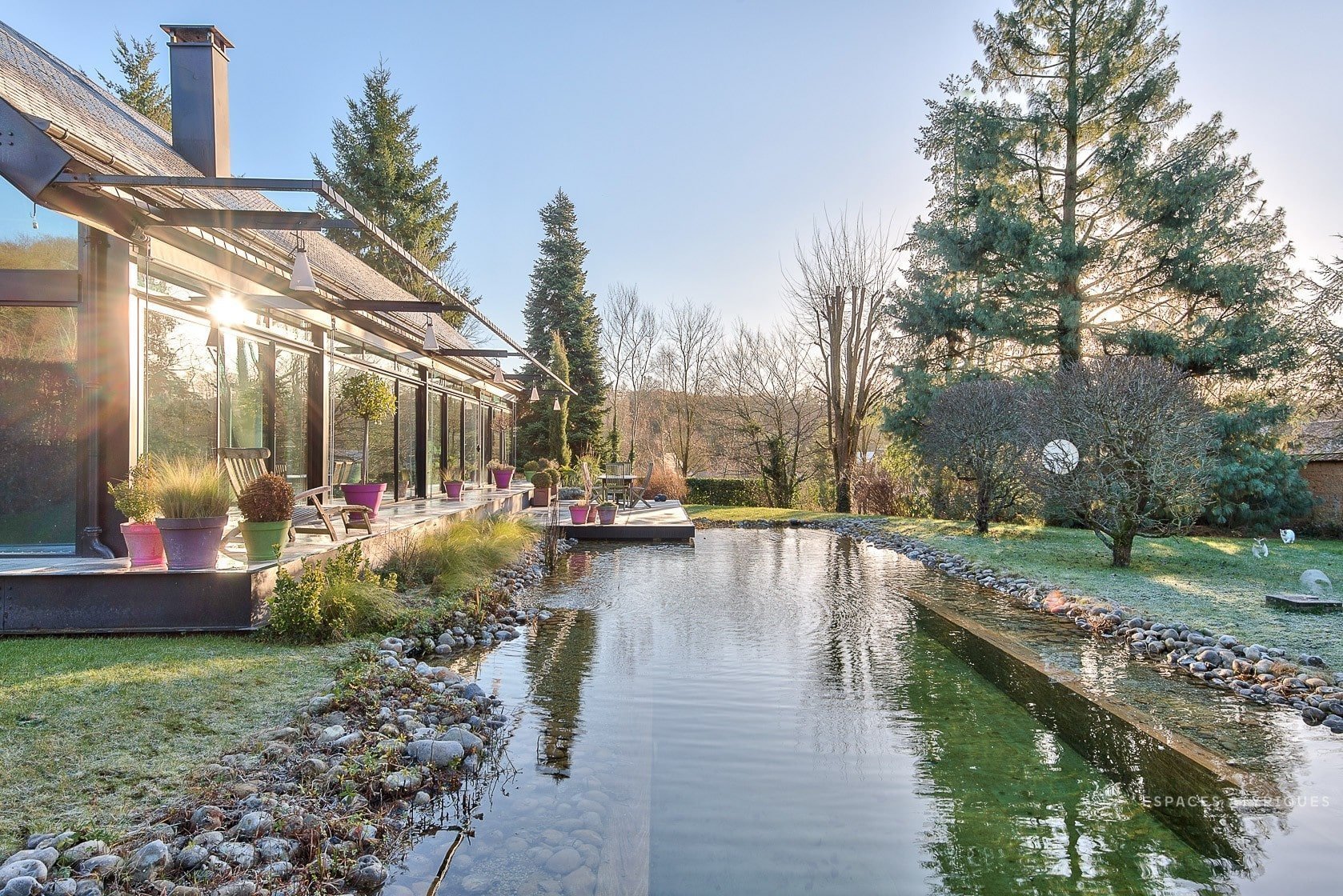 Prosklený dům s biotopem