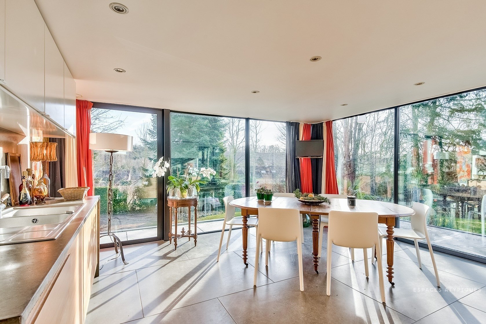 Prosklený dům s biotopem