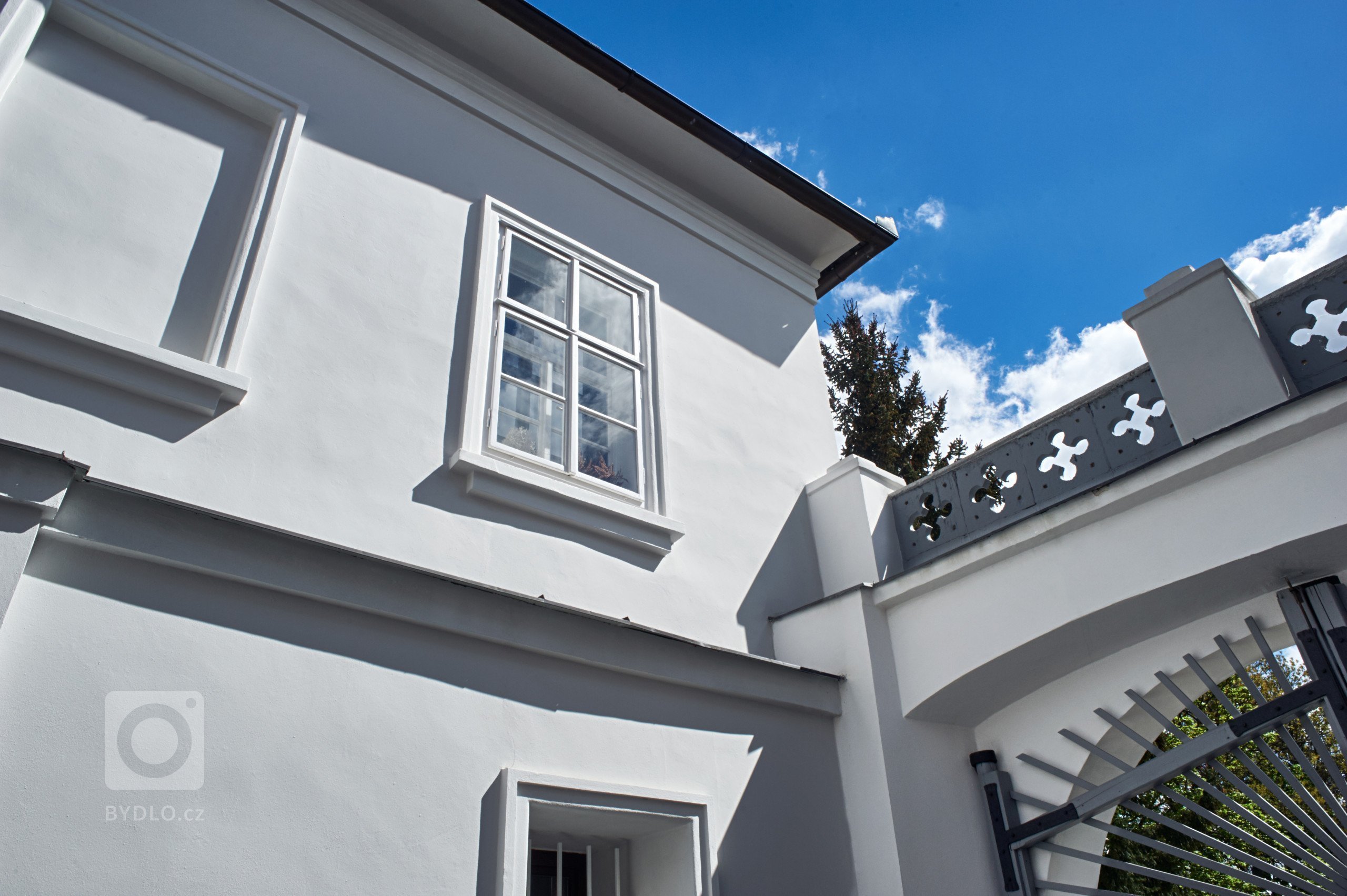 Současné bydlení v klášteře bez řehole a askeze