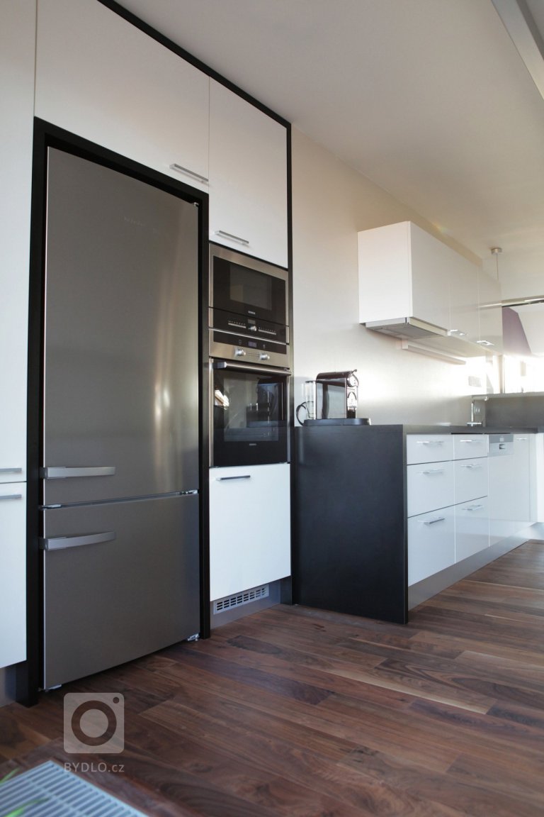 add picture to album