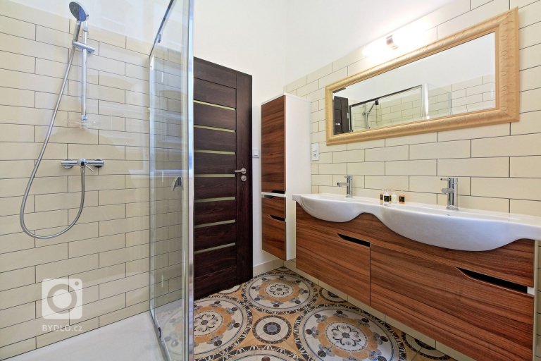 add picture to album