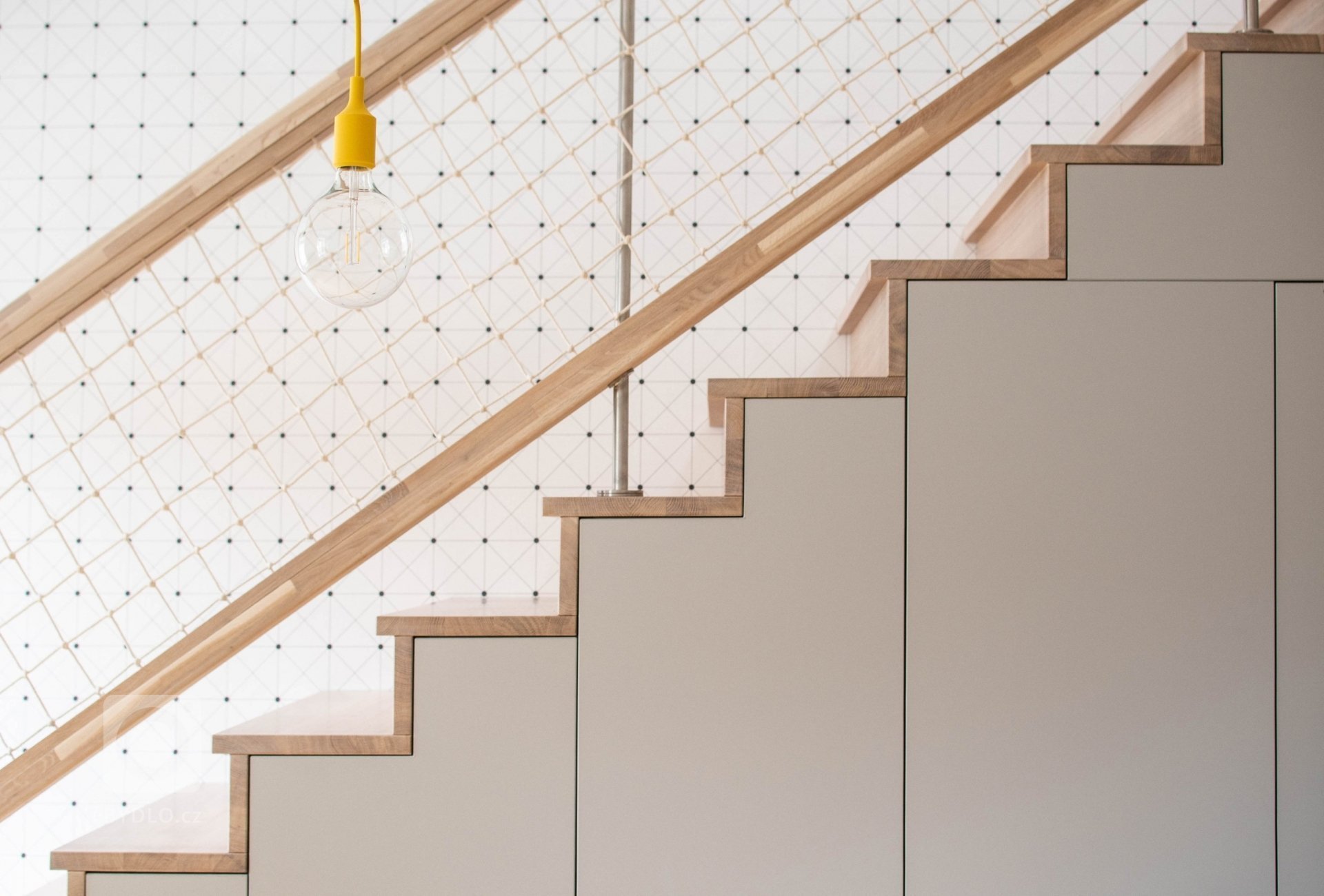 Byt v historickém domě na náměstí v Náměšti nad Oslavou. Tlusté zdi, z oken výhled na zámek, nevyužité podkroví, možnost terasy. Tohle vše nás zlákalo k…