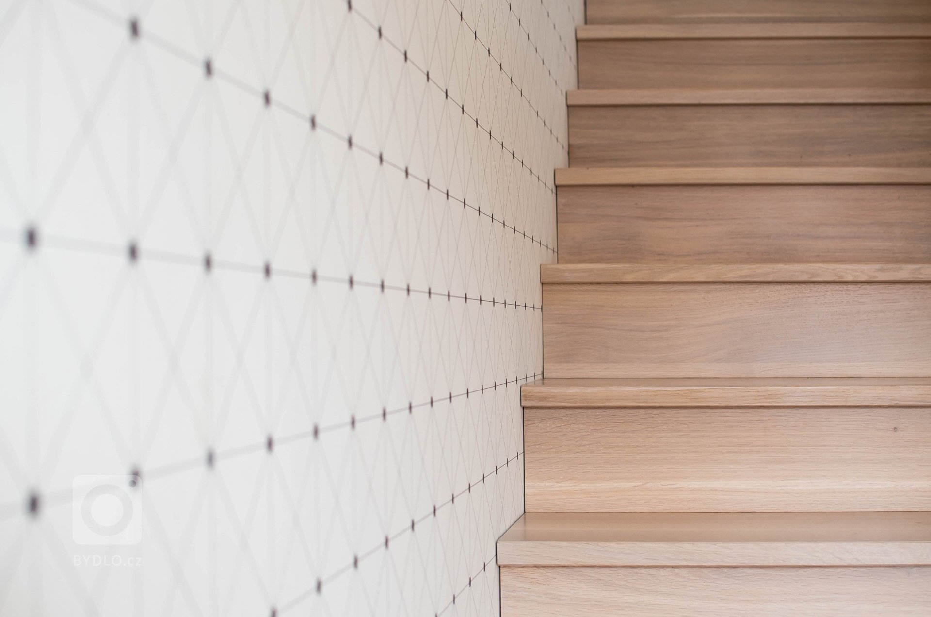 Byt v historickém domě na náměstí v Náměšti nad Oslavou. Tlusté zdi, z oken výhled na zámek, nevyužité podkroví, možnost terasy. Tohle vše nás zlákalo k…