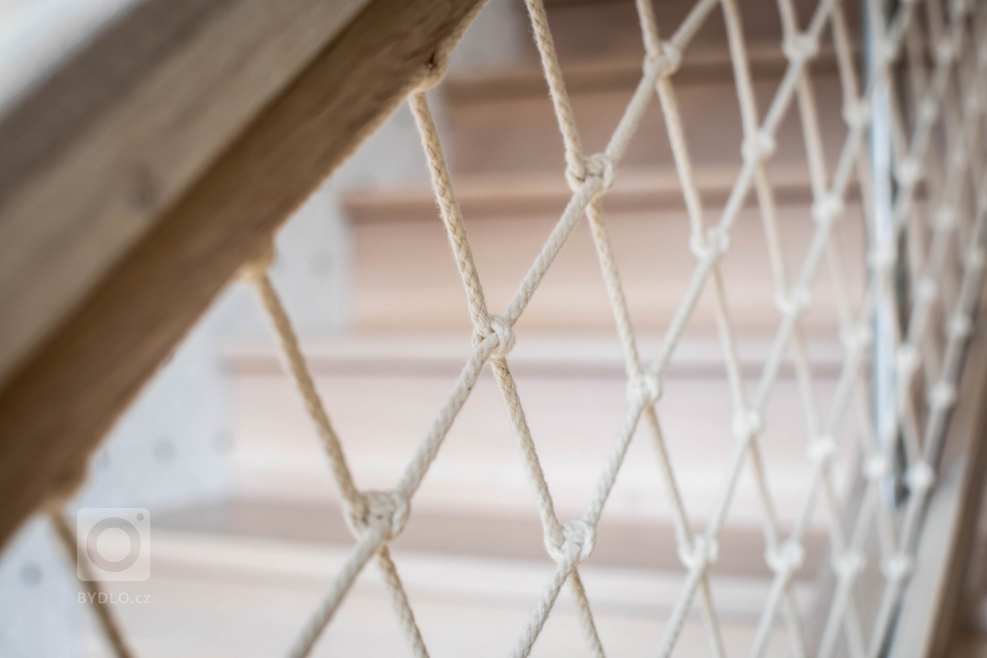 Byt v historickém domě na náměstí v Náměšti nad Oslavou. Tlusté zdi, z oken výhled na zámek, nevyužité podkroví, možnost terasy. Tohle vše nás zlákalo k…