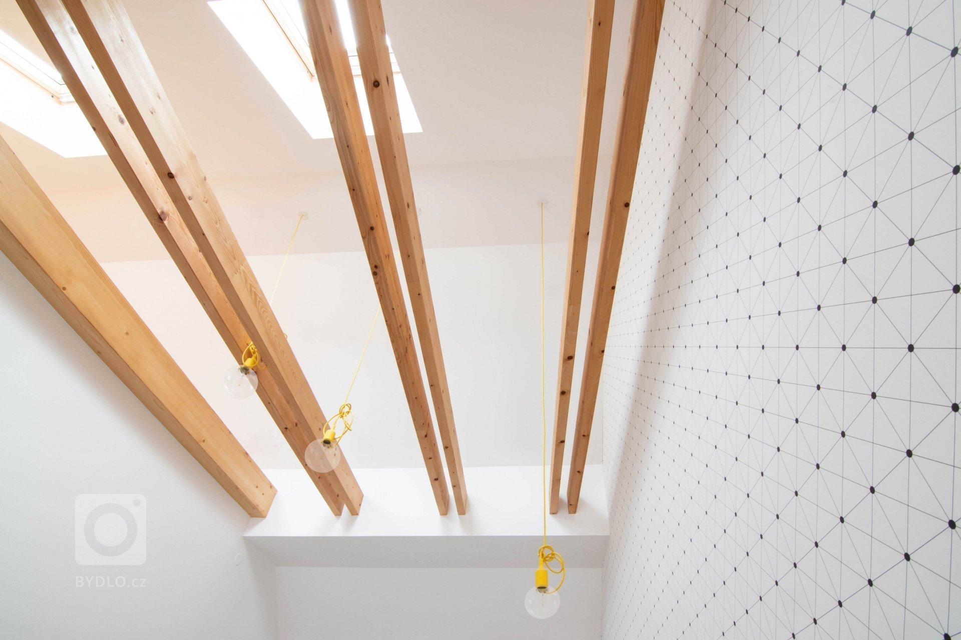 Byt v historickém domě na náměstí v Náměšti nad Oslavou. Tlusté zdi, z oken výhled na zámek, nevyužité podkroví, možnost terasy. Tohle vše nás zlákalo k…