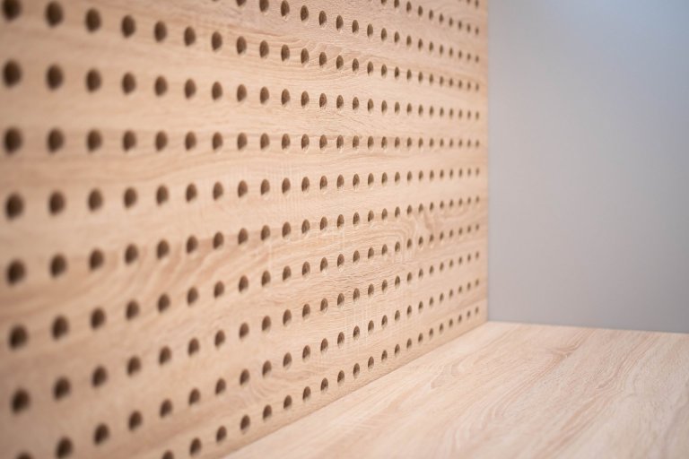 Byt v historickém domě na náměstí v Náměšti nad Oslavou. Tlusté zdi, z oken výhled na zámek, nevyužité podkroví, možnost terasy. Tohle vše nás zlákalo k…