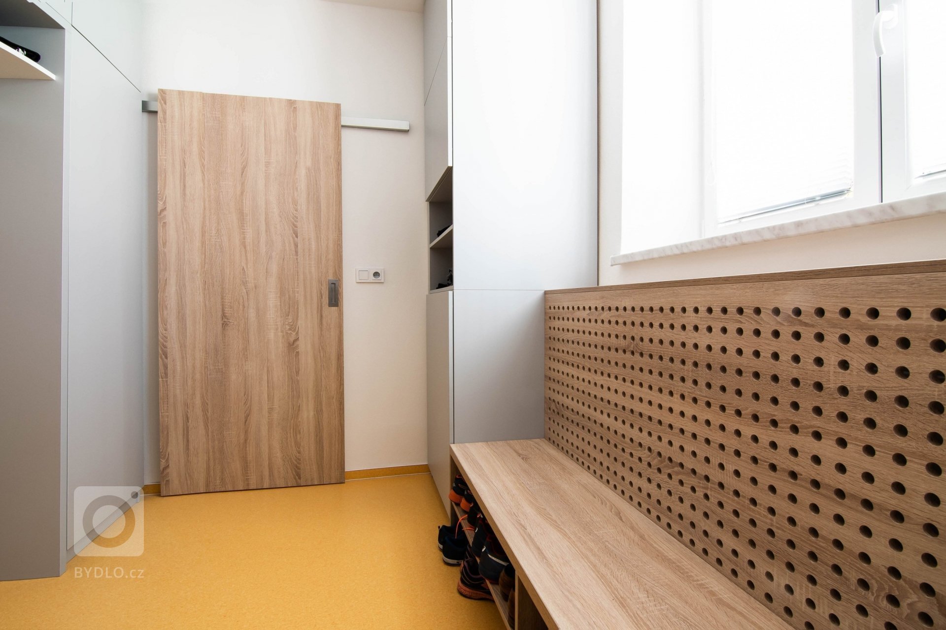 Byt v historickém domě na náměstí v Náměšti nad Oslavou. Tlusté zdi, z oken výhled na zámek, nevyužité podkroví, možnost terasy. Tohle vše nás zlákalo k…