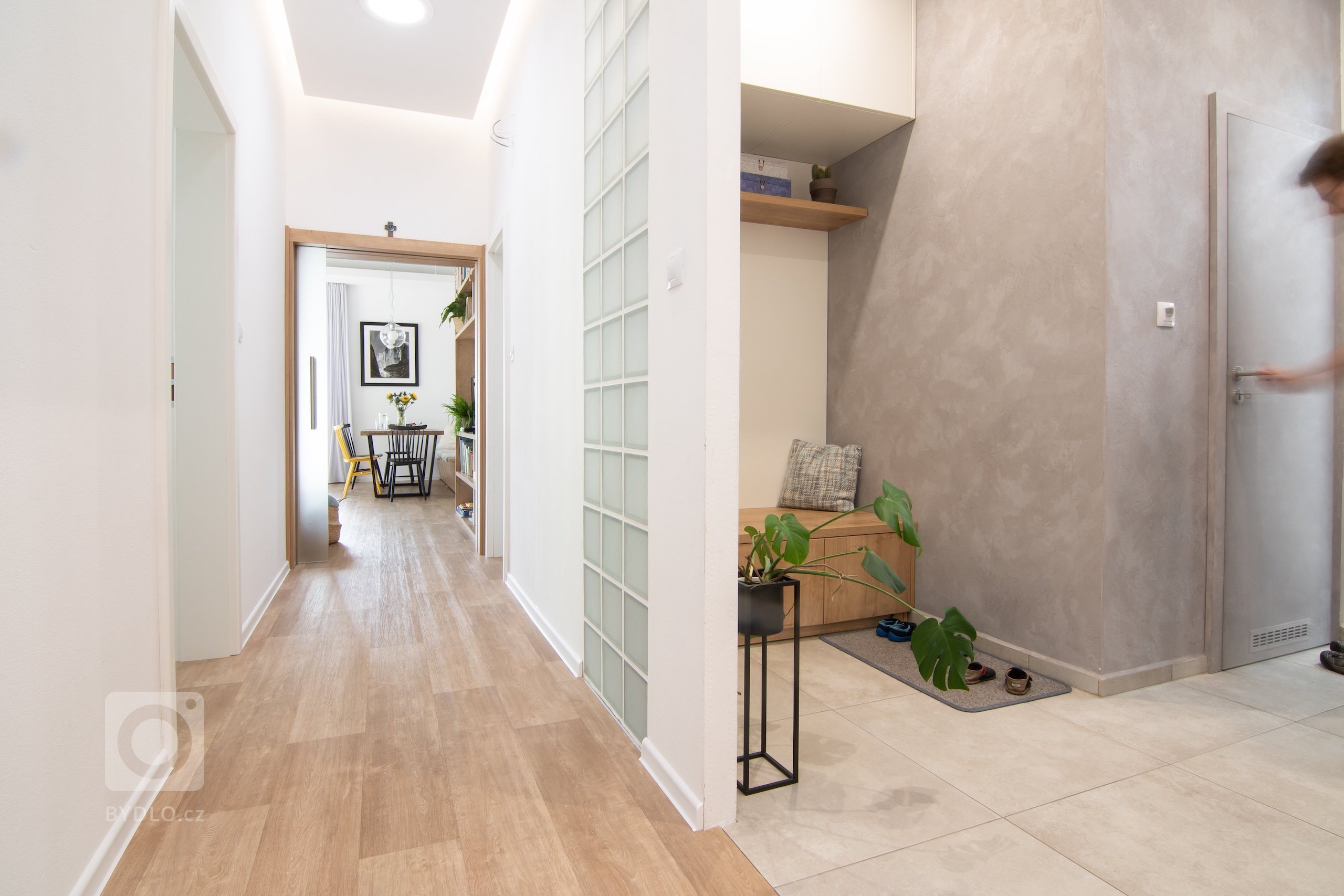 Interiér rodinného domu v těsném sousedství boršovského zámečku. Logická a velkorysá dispozice domu před dokončením nabízela možnost dotáhnout projekt kolegů…