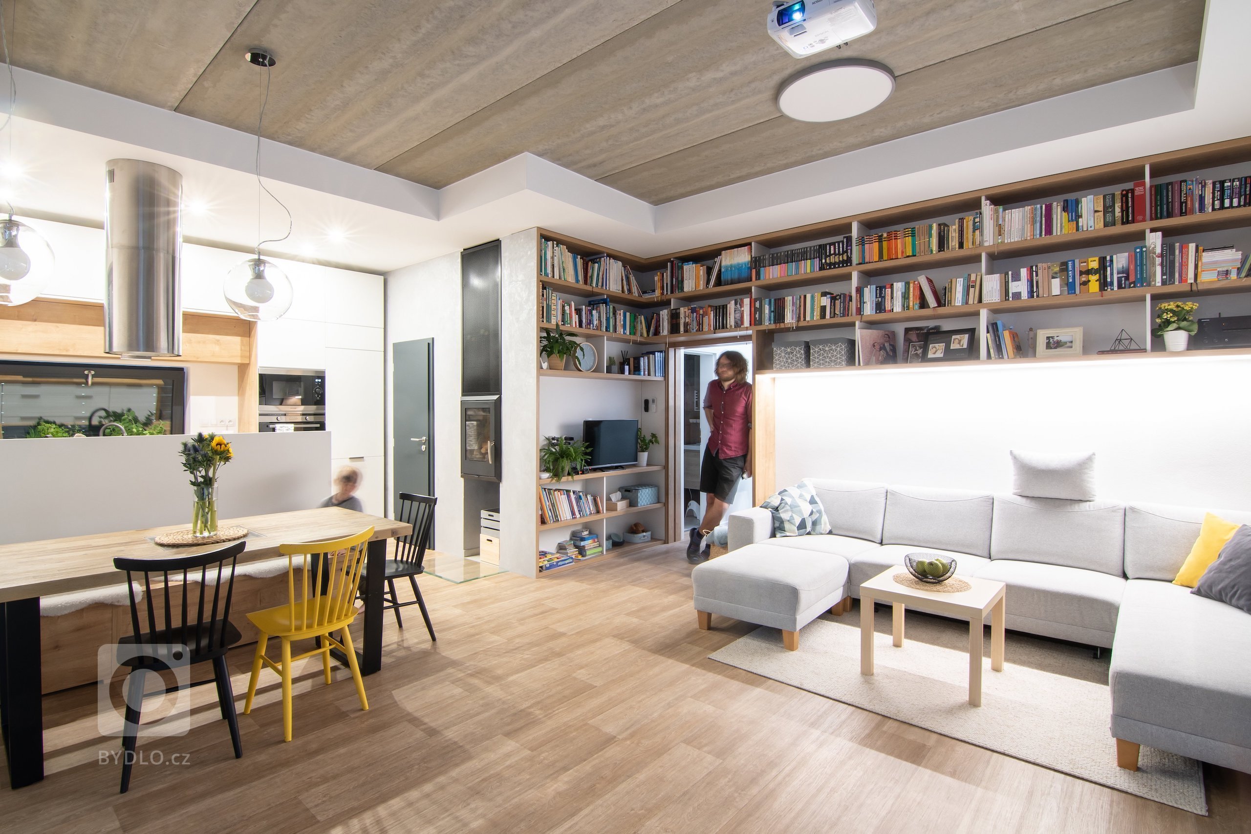 Interiér rodinného domu v těsném sousedství boršovského zámečku. Logická a velkorysá dispozice domu před dokončením nabízela možnost dotáhnout projekt kolegů…